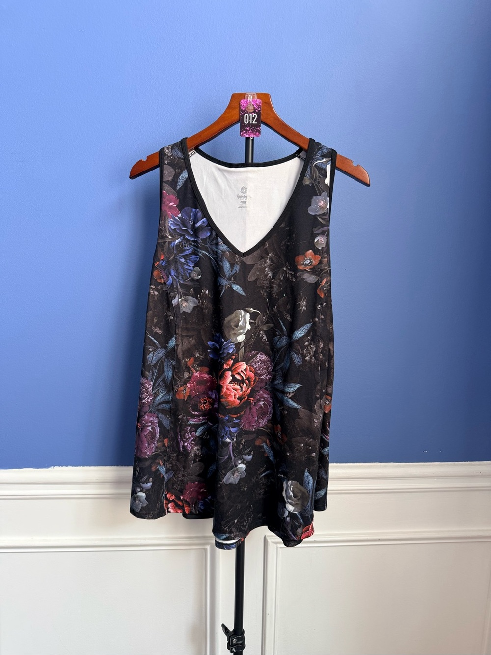 Women's Black Floral Workout V-Neck Tank Top
